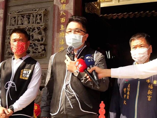 刪Q行動領銜人楊文元參拜玄天上帝  祈求罷免行動順利