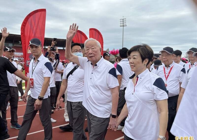 台灣新聞通訊社-張忠謀今回台積電參加運動會 員工盼魏哲家「加碼」特別獎金