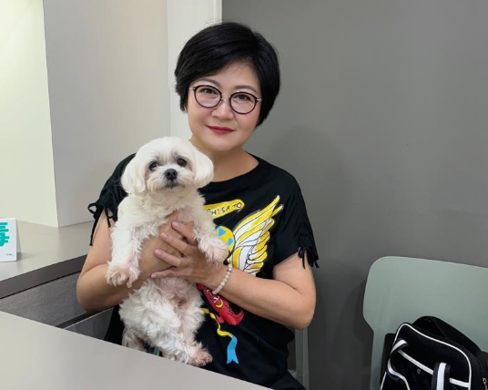 台灣新聞通訊社-崔佩儀愛犬癌逝！相伴10年昔花12萬治療：永遠活在我們心中