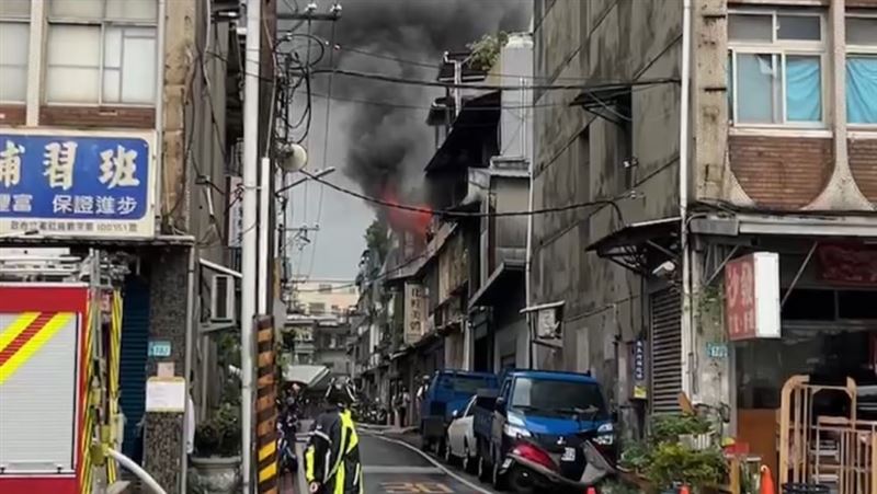 台灣新聞通訊社-快訊／悚！樹林興仁夜市民宅爆火警　黑煙狂竄、住戶奔逃