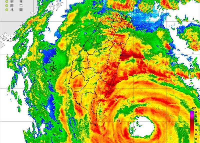 台灣新聞通訊社-康芮猛烈增強中！專家曝「核心正在進入東部陸地」：蘭嶼測站陣亡了