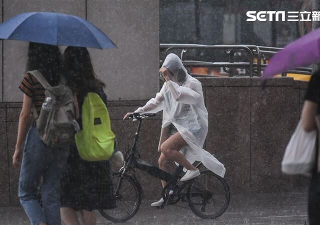 台灣新聞通訊社-致災暴雨襲！2地雨量上看900毫米　專家：潭美恐戲劇性大迴轉成「麻花」