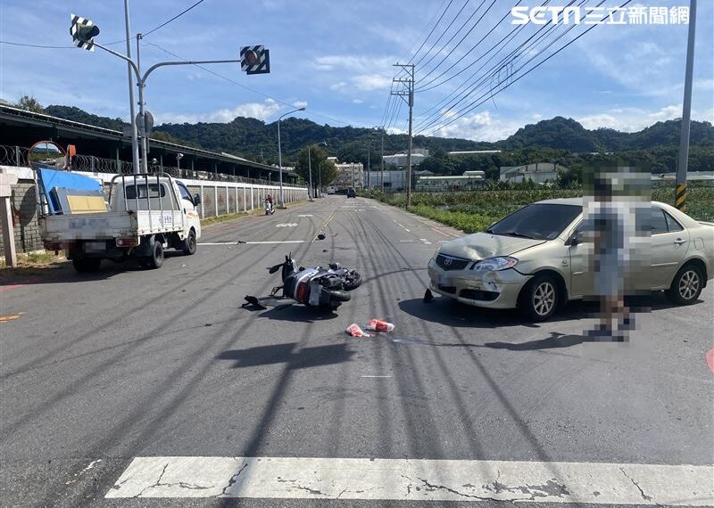 台灣新聞通訊社-台中騎士遭左轉轎車撞飛！安全帽噴飛10米「頭部重創」…加護病房觀察中