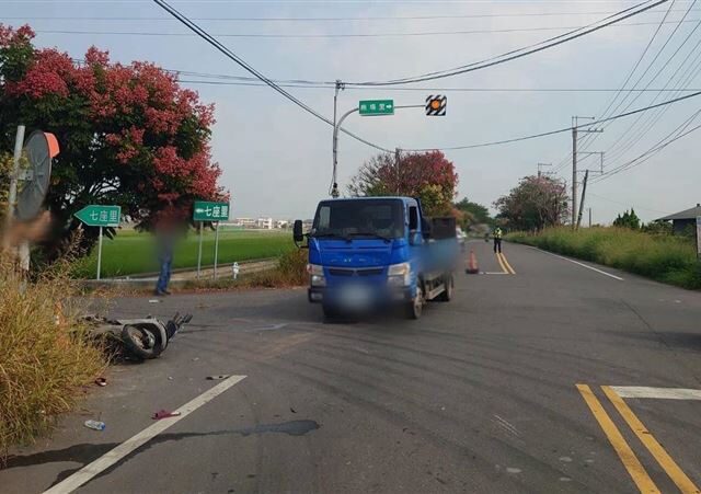 台灣新聞通訊社-雲林西螺死亡車禍！騎車過路口與小貨車相撞…婦彈飛傷重不治