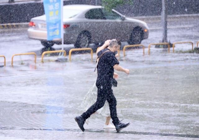 台灣新聞通訊社-鋒面、東北季風來了！北部變天「超猛雨彈開炸」　最新警戒區曝光