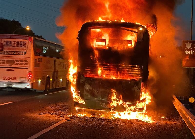 台灣新聞通訊社-客運國道火燒車「女學生消失」！大都會緊急尋人…深夜找到了