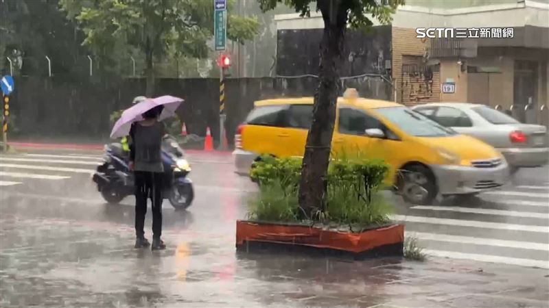 台灣新聞通訊社-雨彈狂轟！台東縣綠島鄉　今中午12時起停班課