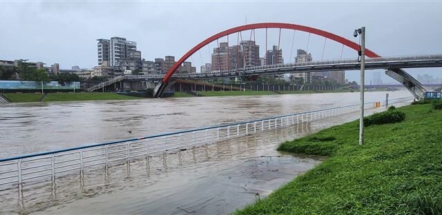 台灣新聞通訊社-雨狂下！基隆河上游水位上漲　北市府：遠離河濱以策安全