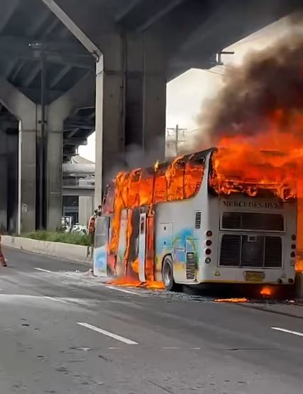 台灣新聞通訊社-魂斷泰國火燒車！家屬獲賠、村民竟上門借錢　她心碎喊：喪女不是中頭獎