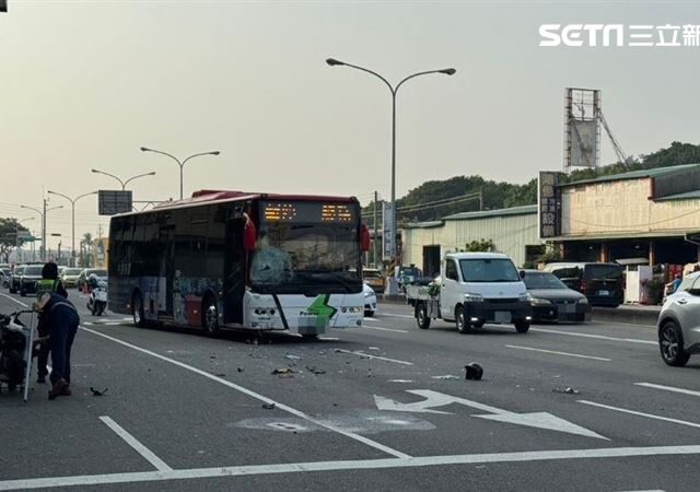 台灣新聞通訊社-台中孝子硬闖逆向撞公車「顱內出血亡」　倒楣司機驚嚇臉發白未交保