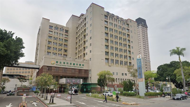 台灣新聞通訊社-惡男住院治療狂踹護理師後腦！還嗆「出院找人弄死你」…下場曝光