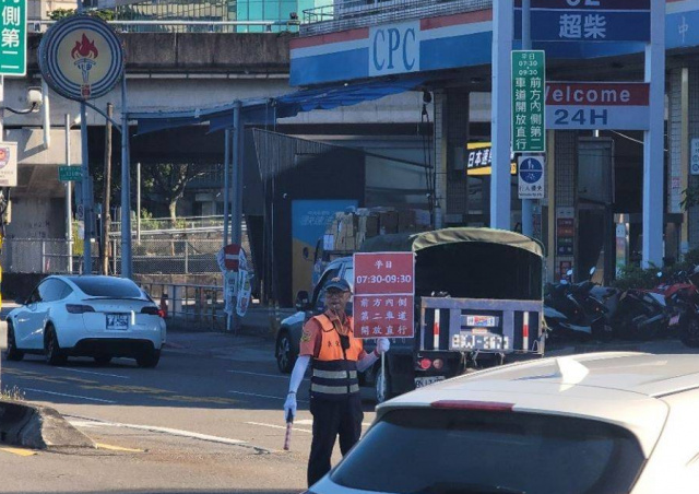 台灣新聞通訊社-紓解堤頂交流道　舊宗路二段巷口第二左轉車道開放直行