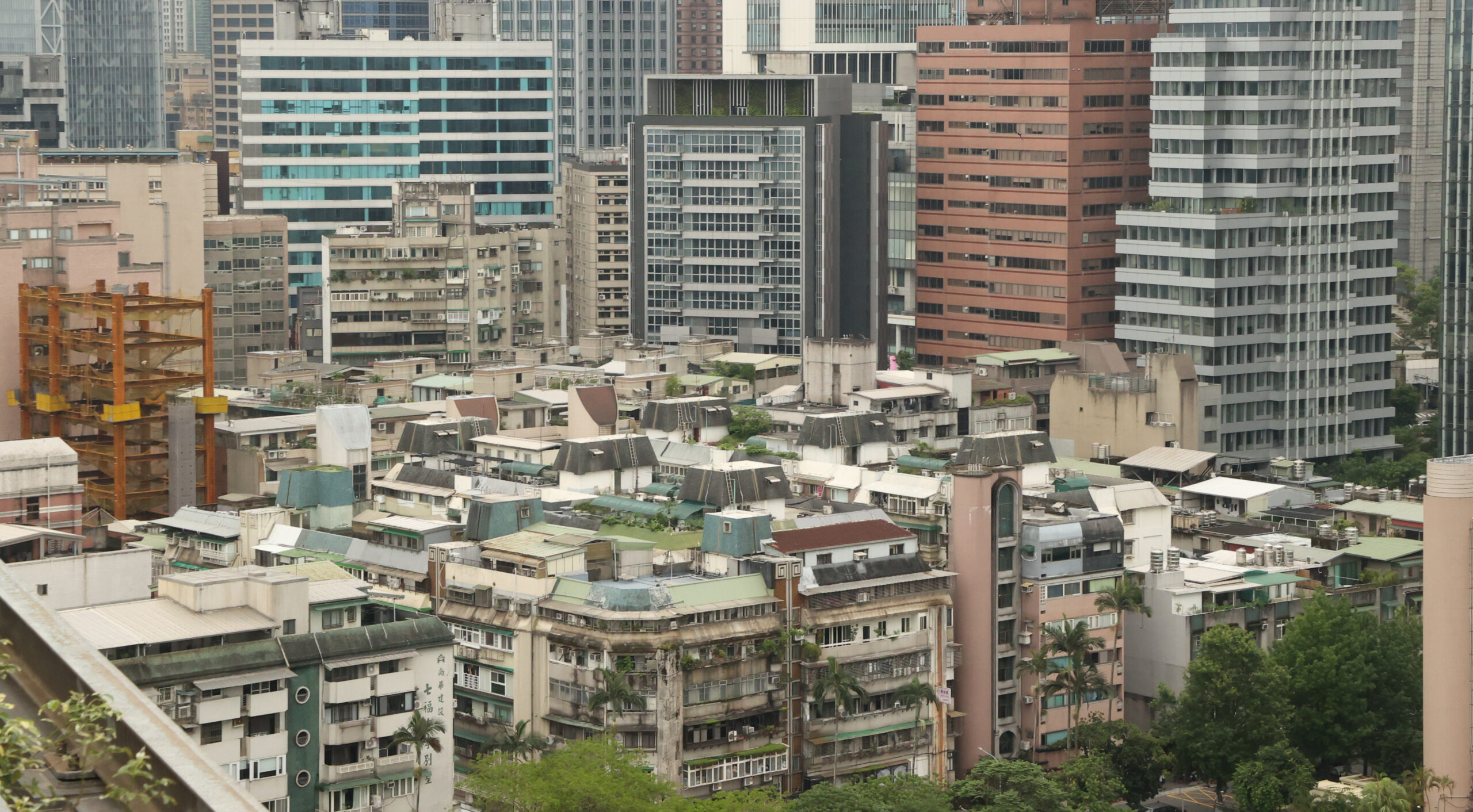 台灣新聞通訊社-都更條例修正案三讀通過！北市2725棟老屋受惠 占全國33%