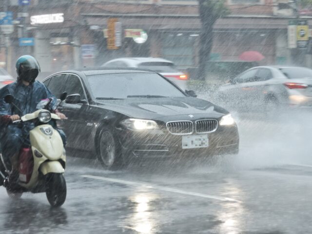 台灣新聞通訊社-雨區擴大！8縣市豪大雨狂炸持續到明天