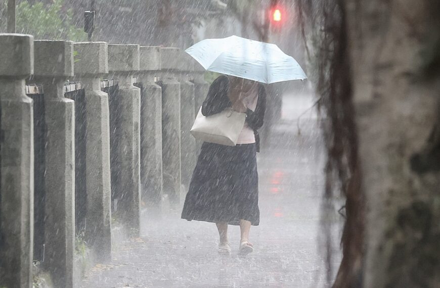 台灣新聞通訊社-陽明山晚上風雨漸增 北市4校明天停班課