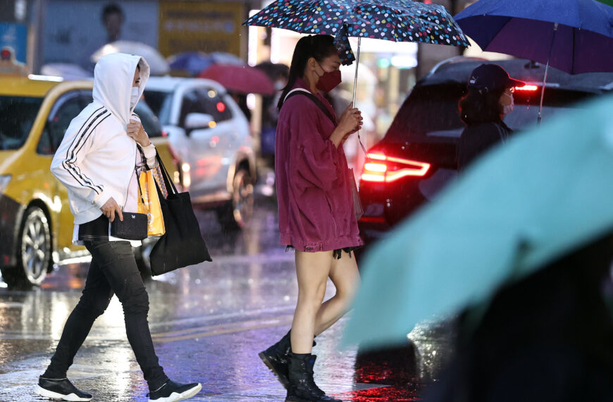 台灣新聞通訊社-對流雲系發展旺盛 4縣市大雨下到晚間