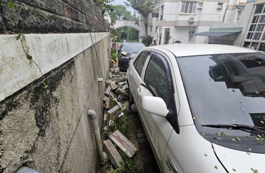 台灣新聞通訊社-嘉義連續有感地震！圍牆磚塊掉落砸損多車 咖啡店顧客遇第3震不喝了