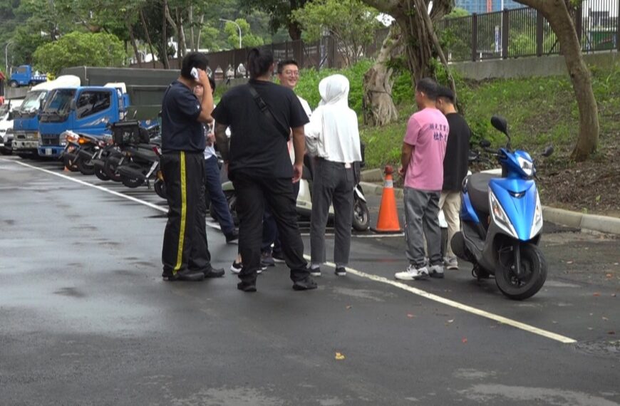 台灣新聞通訊社-汐止明峰街人車爭道很危險 更新側溝友善行人空間