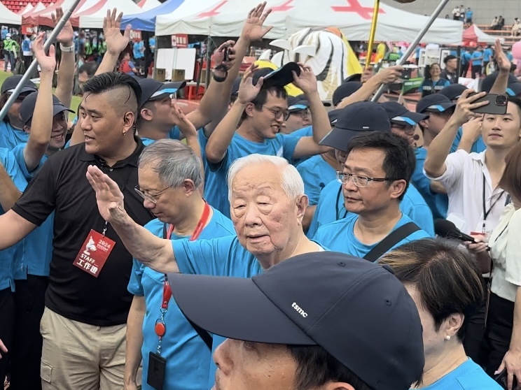 台灣新聞通訊社-面對嚴峻的地緣衝突 張忠謀：台積的挑戰是繼續求發展