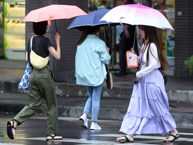 台灣新聞通訊社-下午降雨機率增 關注潭美颱風是否與東北季風共伴效應