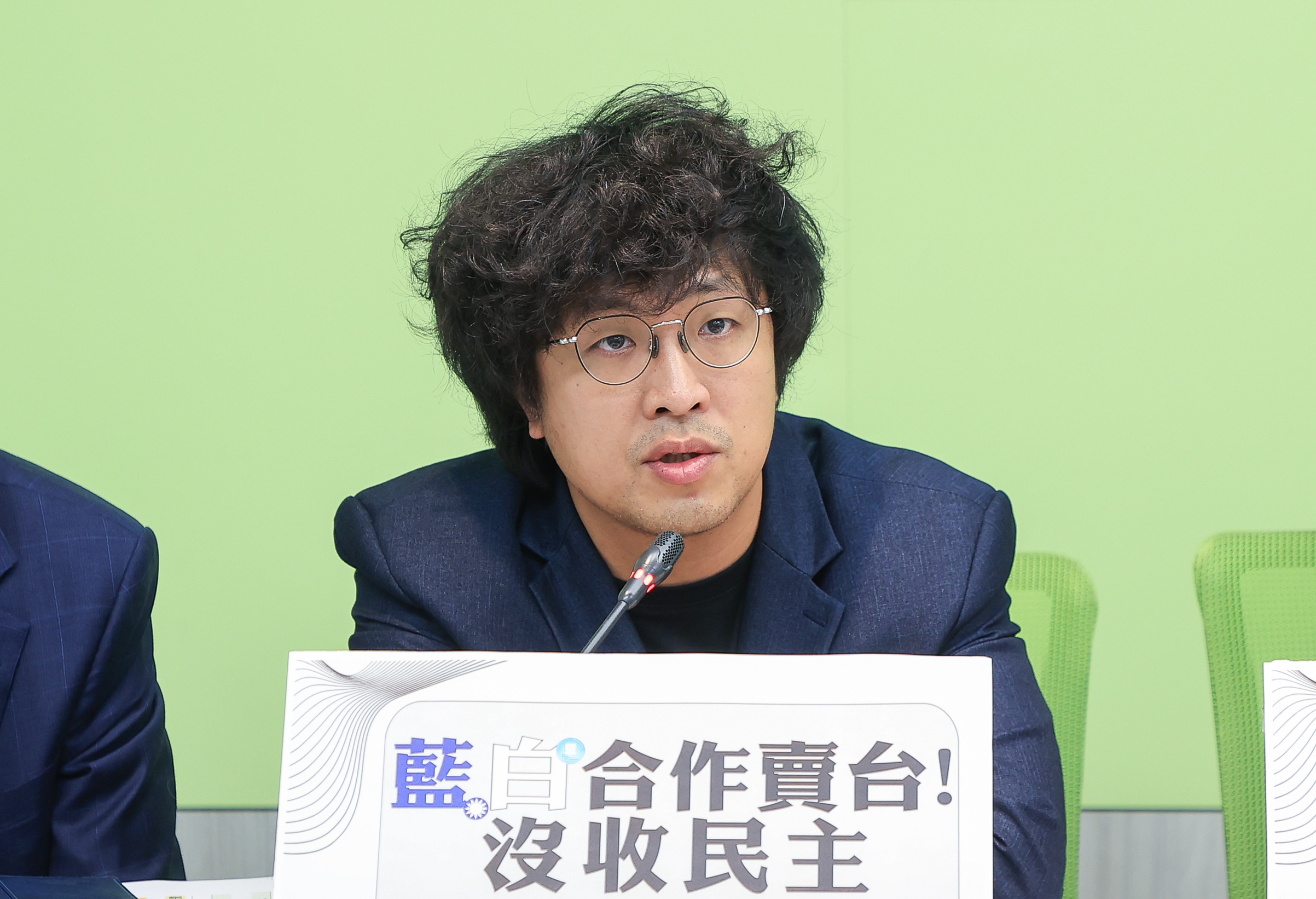 台灣新聞通訊社-徐巧芯提案修民防法 綠出招反制、藍突退縮成功擋下