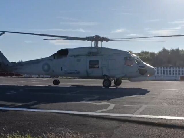 台灣新聞通訊社-東部外海潛艦活動？S-70C反潛直升機罕見綠島起降