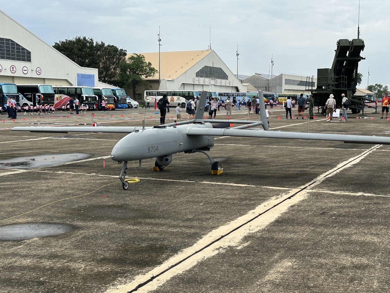 台灣新聞通訊社-國防部揭國造無人機發展 掛載武器精準彈藥增攻擊力