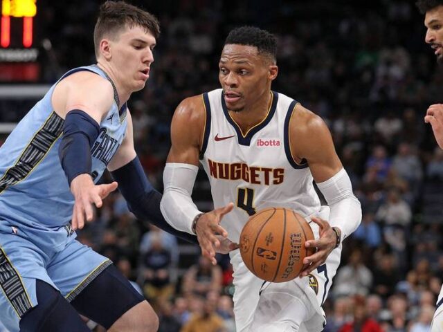 台灣新聞通訊社-NBA》看對手一眼吞T 但魏少生涯200次大三元入袋為史上第一人