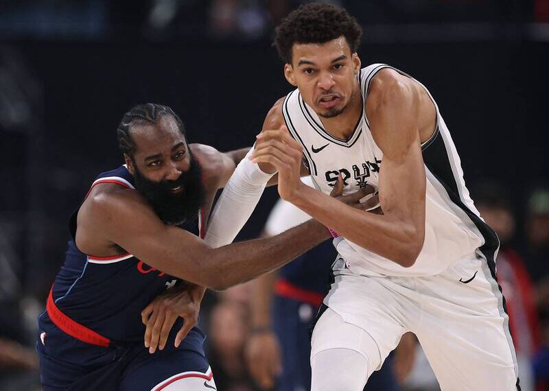 台灣新聞通訊社-NBA》溫班亞瑪差點火鍋大三元 但馬刺遭大逆轉送快艇主場首勝