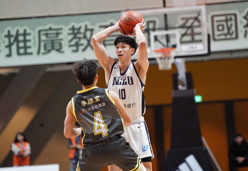 台灣新聞通訊社-UBA》怎輸？政大男籃本季平均勝分35.3分 跨季32連勝到手