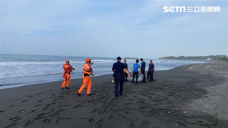 台灣新聞通訊社-快訊／老翁臉朝下載浮沉「遺體穿泳褲」！高雄旗津晨泳…卻沒再上岸