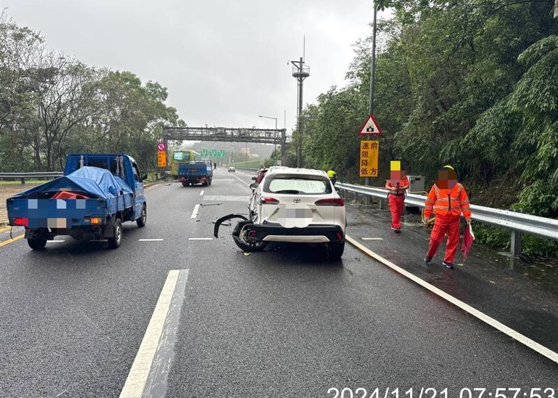 台灣新聞通訊社-又是客運追撞！國5北上南港段「大客運撞3車」車身卡護欄3小時　1人送醫