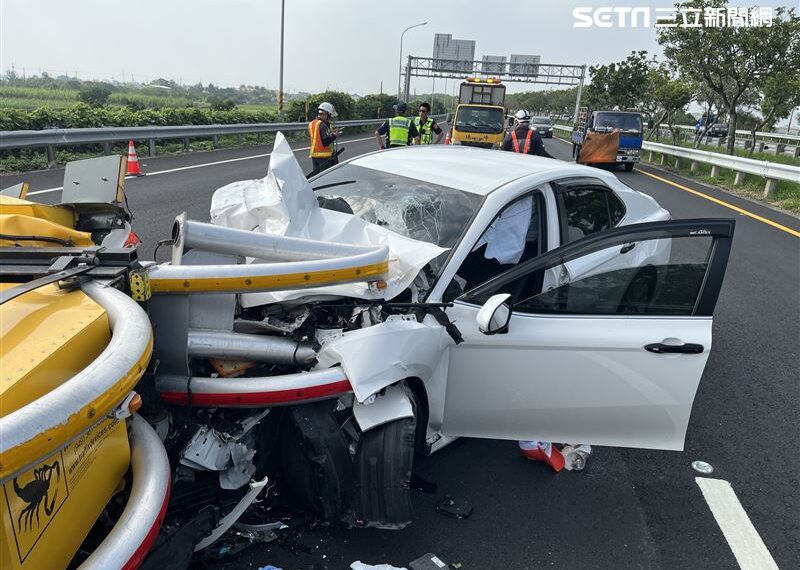 台灣新聞通訊社-緩撞車又被撞！雲林台78轎車高速衝撞「車頭爆開」…駕駛頭部掛彩送醫