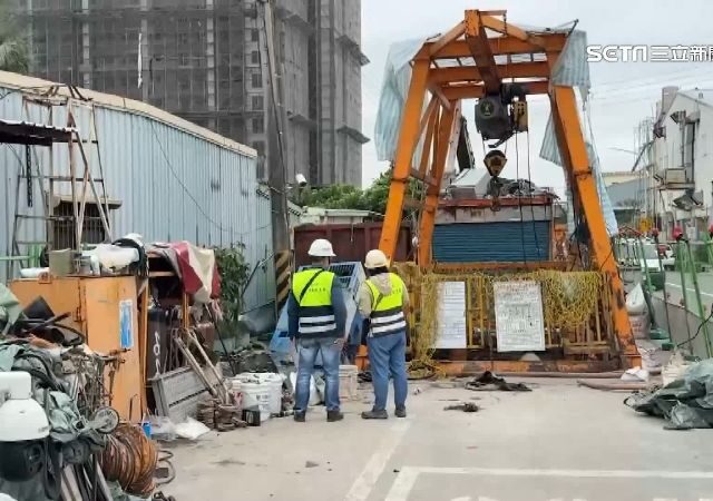 台灣新聞通訊社-下水道工程地基塌陷！值夜人員遭機具重壓亡