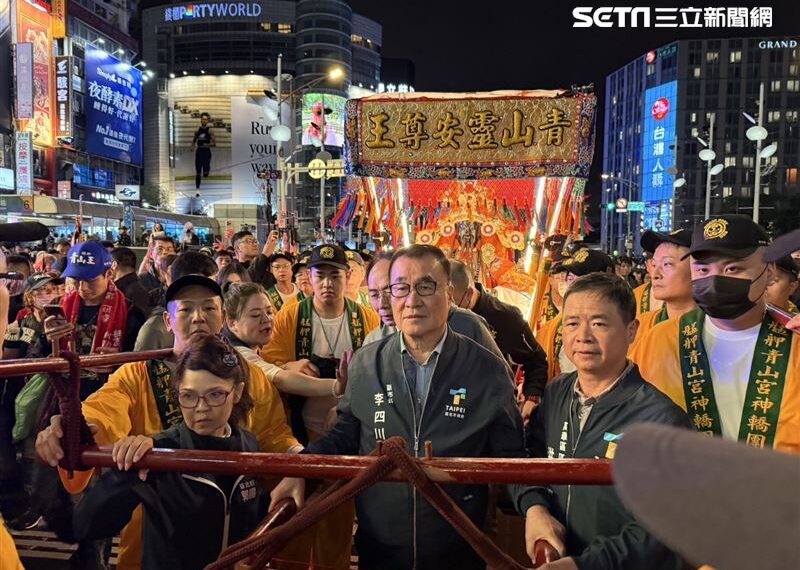 台灣新聞通訊社-2024青山王祭／重頭戲！台北天后宮100公尺衝轎「李四川跟跑」畫面震撼