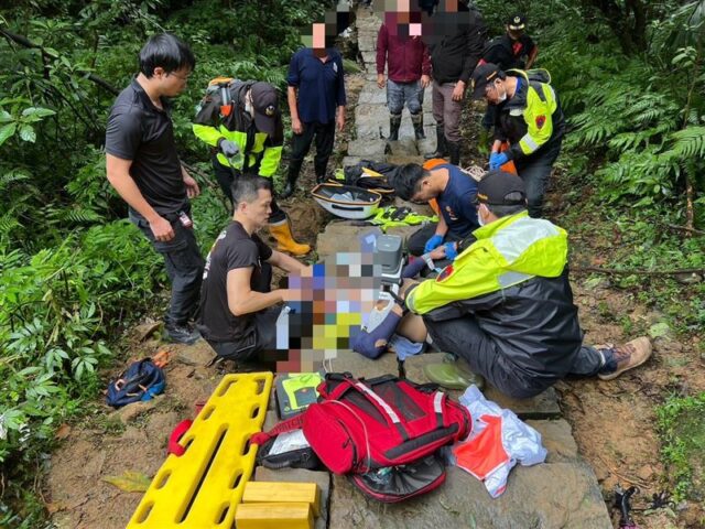 台灣新聞通訊社-草嶺古道驚傳死亡意外！6旬翁登山跌到「頭部著地」送醫搶救不治