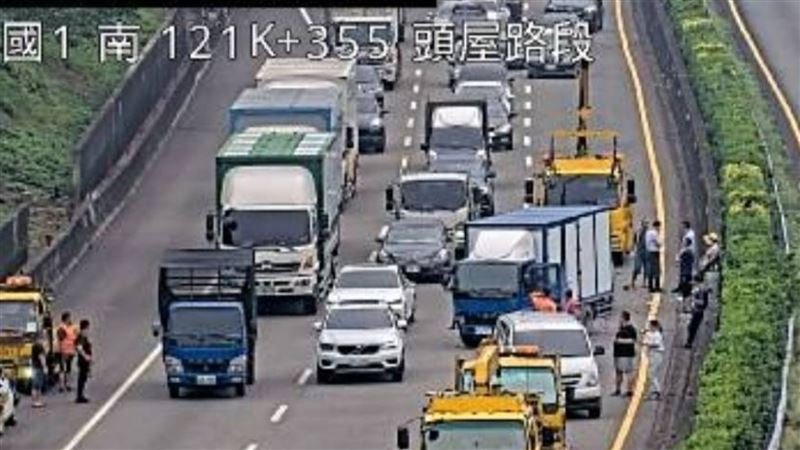 台灣新聞通訊社-快訊／國道1號頭屋段5車追撞　現場車流回堵1公里