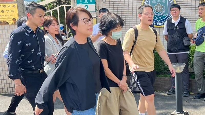 台灣新聞通訊社-陳佩琪、黃珊珊討救兵？ 傳諮詢「反洗錢律師」救柯文哲