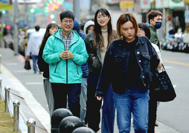 台灣新聞通訊社-好天氣剩今天！週二鋒面通過「越晚越冷」、週三迎冷氣團「北部凍3天」