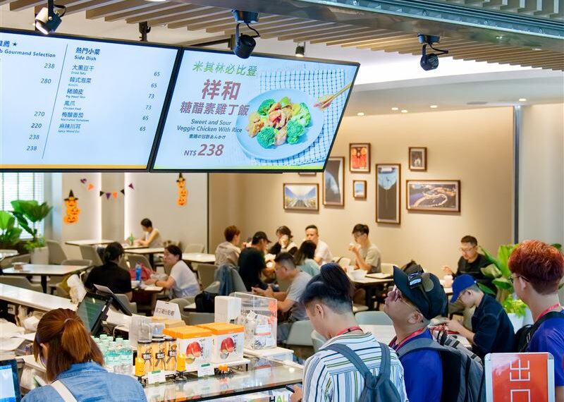 台灣新聞通訊社-高雄迎新航點！米其林指南美食進駐小港機場　泰式、牛肉麵通通有