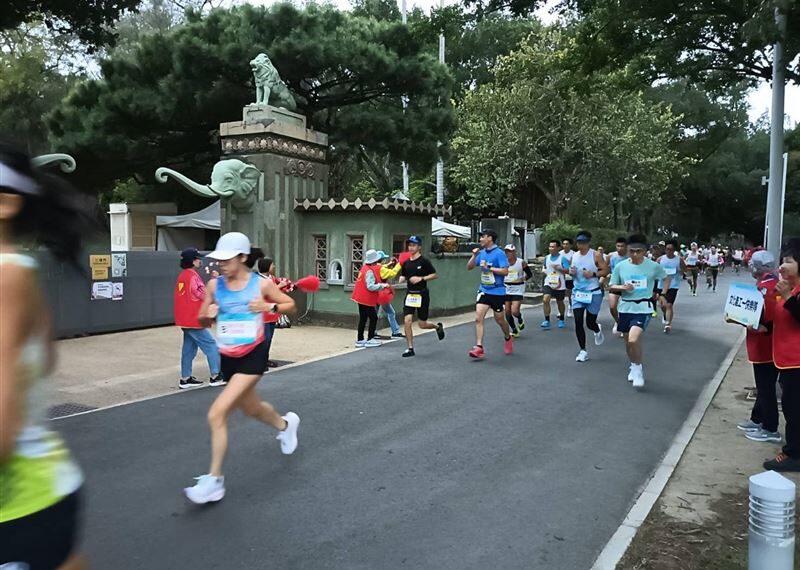 台灣新聞通訊社-扯！女代跑「新竹馬」得名　還「上凸台領獎」跑友控：投訴1周沒人理