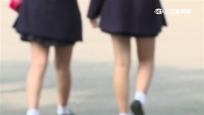 台灣新聞通訊社-還想做床上運動！私訊2女學生噁喊共浴　體育狼師丟工作再罰6萬