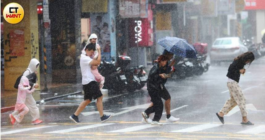 台灣新聞通訊社-銀杏環流明晚影響台灣！北東部炸雨「1地區下最大」　下週恐又有颱風