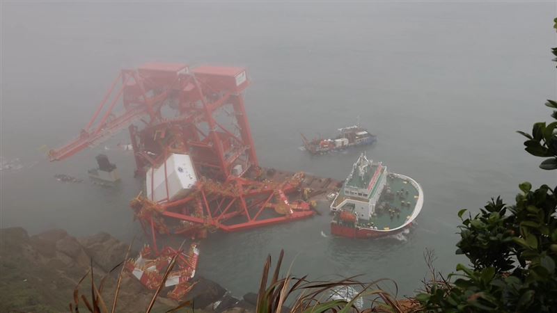 台灣新聞通訊社-中國籍貨輪擱淺野柳！290噸油料恐外洩汙染海洋　今進行抽油作業