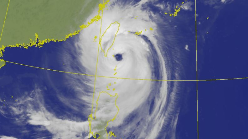 台灣新聞通訊社-回顧／史上最晚登陸強颱！康芮暴衝撞台「5小時快閃」　風雨數據出爐