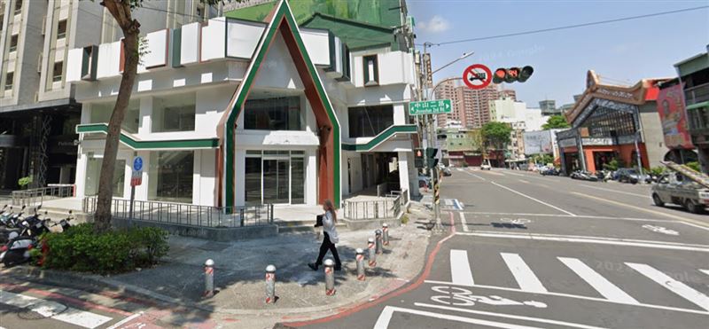 台灣新聞通訊社-才開5年…全台最大小7「無人商店」搬遷　屋主開25萬招租