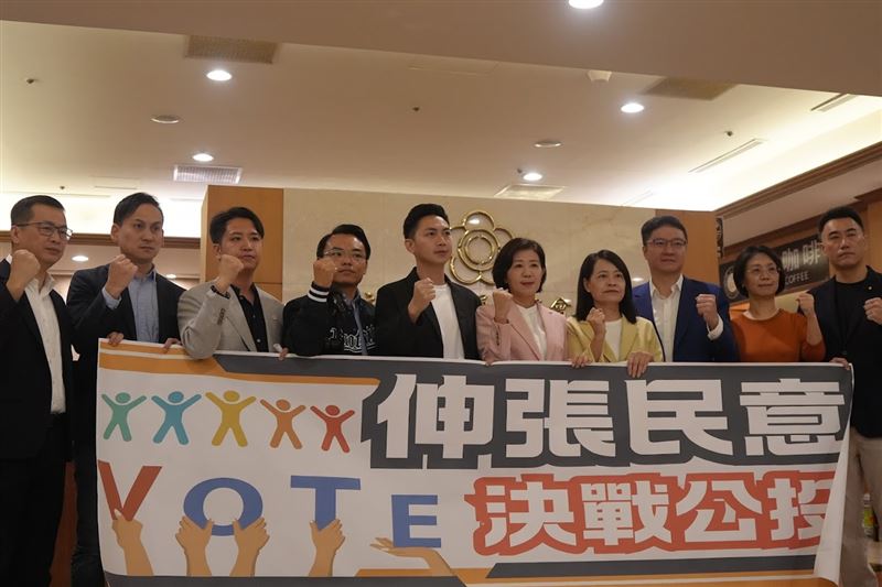 台灣新聞通訊社-不只公投綁大選！周軒曝藍修公投法「驚悚內容」：沒做1事總統辭職下台