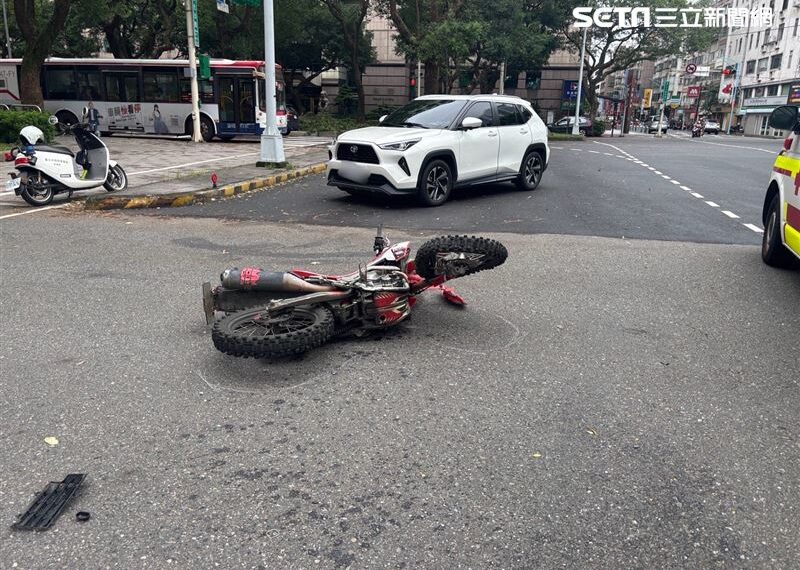 台灣新聞通訊社-再2天就生日！22歲女騎士遭小黃撞亡　父悲痛曝「她領薪水都會買禮物」