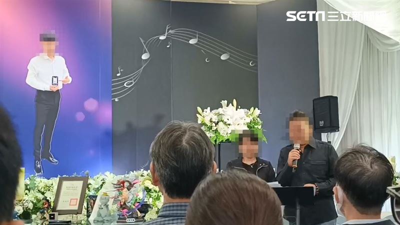 台灣新聞通訊社-閃違規BMW自撞身亡！男大生告別式星宇航空頒錄取書…父：這是祢的榮譽