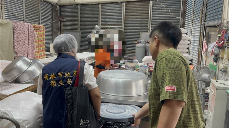 台灣新聞通訊社-高雄買饅頭「險吃出兩條線」驚動衛生局！稽查揪出早餐名店多項缺失要改